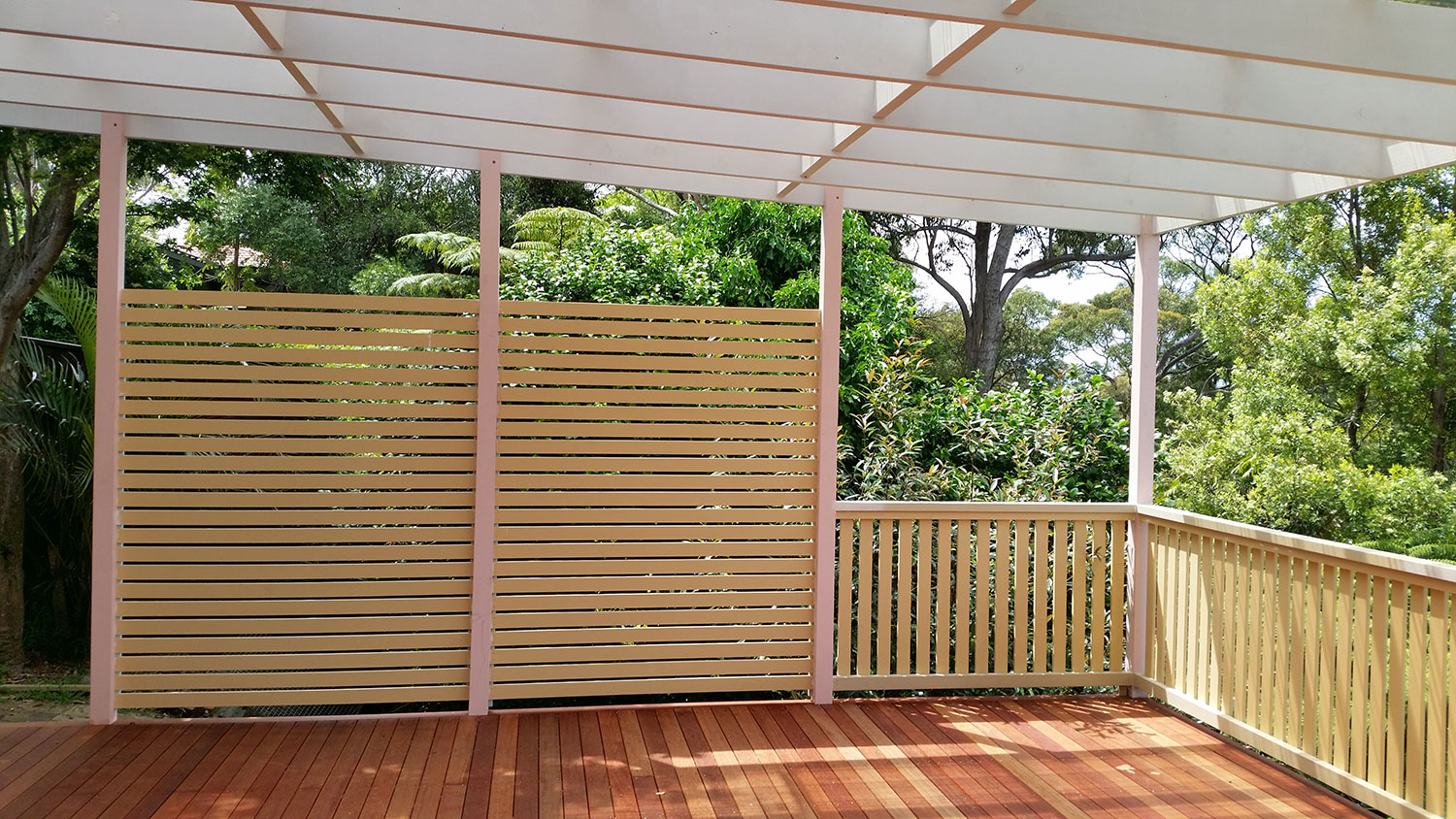 Pergola, privacy screen & deck at Frenchs Forest